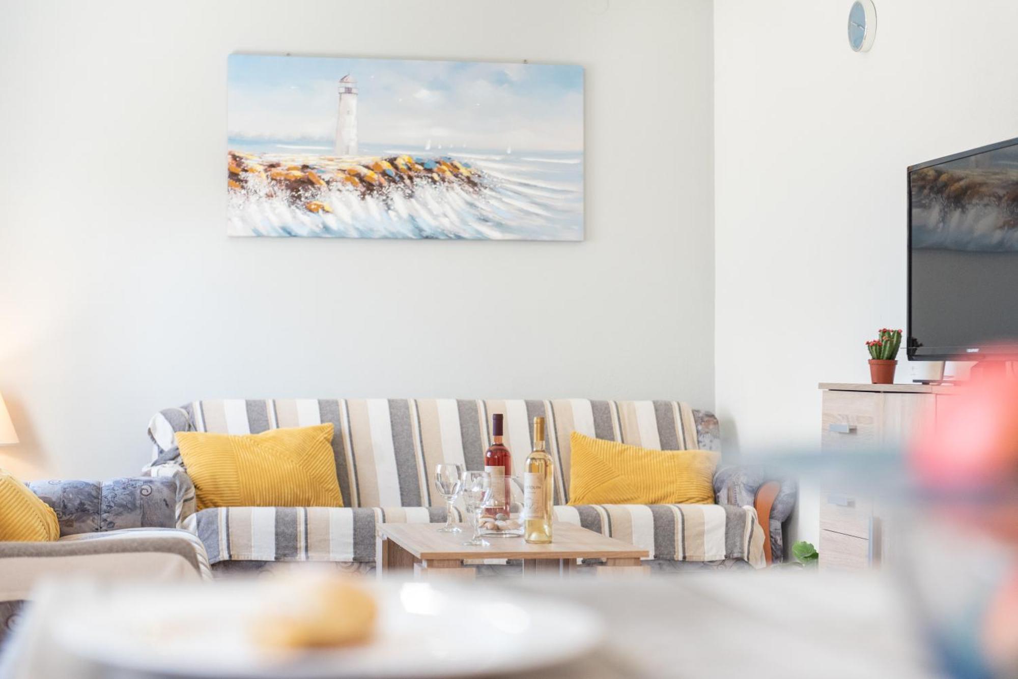 True Blue Apartment *